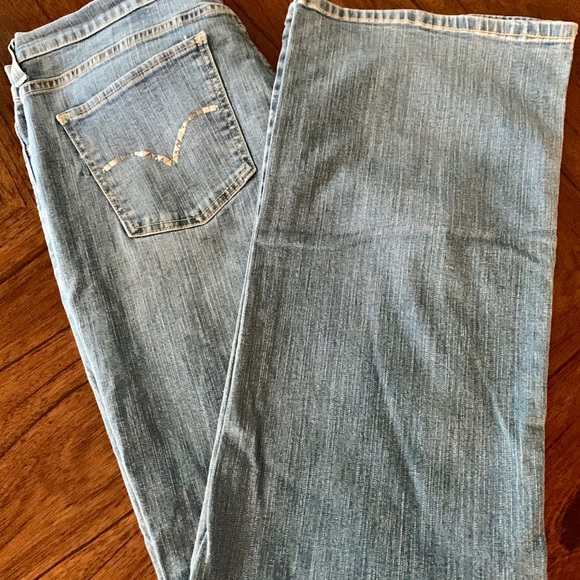 Levi’s Perfectly Slimming Bootcut 512 Jeans - Picture 6 of 6